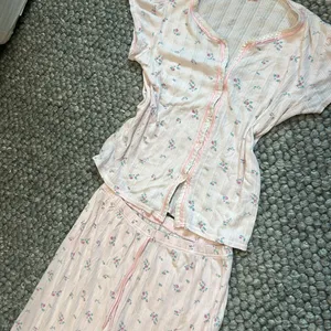 Whispers Vintage Pointelle Pink Floral Two Piece Pajama Set Size Small thumbnail 4