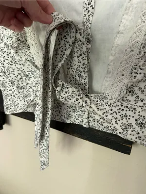 American Eagle Outfitters Floral Tie Open-Back Ruffle Crop Top Lace Eyelet Trim thumbnail 7