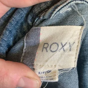 Roxy distressed S medium wash normcore jean jacket thumbnail 3