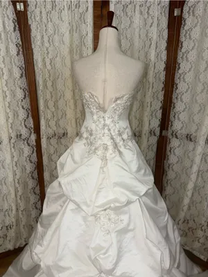 Stunning New David’s Bridal Beaded Ball Gown Wedding Gown thumbnail 7
