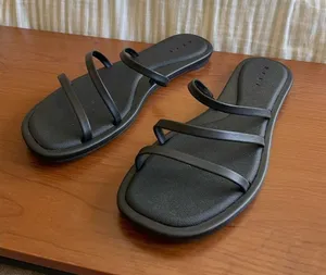 Reef Willow Ava Lightweight Slides Size 8 Black Asymmetrical Strap Sandals thumbnail 1