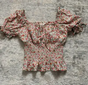 Suite Floral Ruffled Crop Top Size XS thumbnail 1