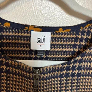 Cabi Women's Flounce‎ Jacket 3902 Tartan Plaid Zip Front Brown Navy Size Small thumbnail 4