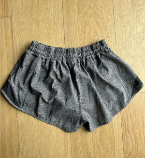 Lululemon Hotty Shorts 2.5" grey  thumbnail 2