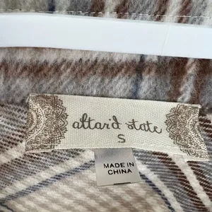 Altar’d State neutral shacket oversized S plaid fall winter soft outdoor plaid thumbnail 4