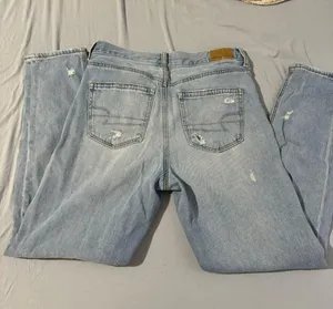American Eagle Outfitters Mom Jean thumbnail 3