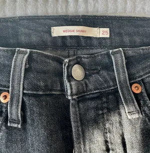 Levi’s Wedgie Jeans thumbnail 2