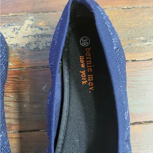 Bernie Mev Navy Metallic Silver Woven Stretch Knit Ballet Flats Sz 39 8.5 💛🍄 thumbnail 3