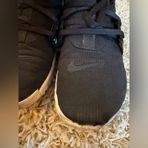 Nike sneakers thumbnail 3