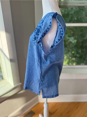 LOFT Chambray Blue Cotton Embroidered Flutter Sleeve Top Sz Medium thumbnail 2