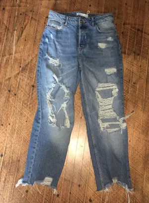 Zara ripped distressed light wash boyfriend jeans thumbnail 1