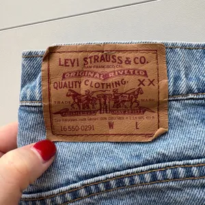 Levi VtG 90s 550‎ Jeans Light Wash Relaxed Fit Denim Women's Size 12 Medium thumbnail 4