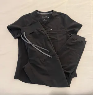 Fabletics Scrub Set thumbnail 1
