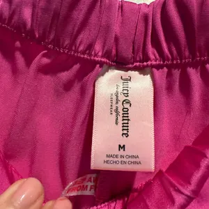 Juicy‎ Couture Pink Satin Sleep Shorts Rhinestone JC Logo Pajama Bottoms Medium thumbnail 2