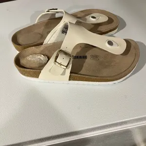 Cushionare Women's White Sandals size 9 thumbnail 4