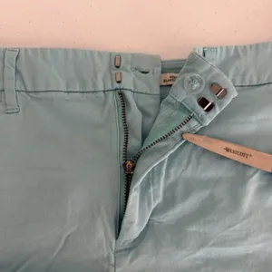A New Day Womens Stretch Chino Shorts Light Teal Blue Size‎ 6 Mid Rise Casual Summer thumbnail 4