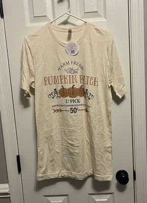 Fall Pumpkin Patch Pale Yellow Shirt Size Medium New With Tags thumbnail 1