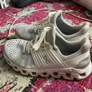 On Cloud Shoes thumbnail 1