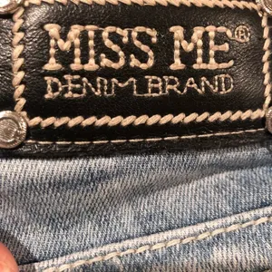 Miss Me Boot Stretch Western Rodeo Jean Med Wash Whisker Detail 27X33 JE1059B2L thumbnail 9