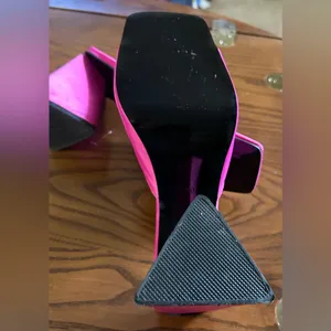 Slides beautiful chunky pink satin slides are hot! Size 40 9 1/2 USA Triangle thumbnail 7