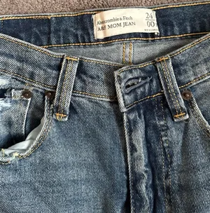 Abercrombie mom jeans thumbnail 3