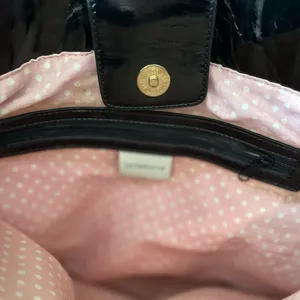 Vintage Y2K Liz Claiborne Black Patent Leather Pink Dot Shoulder Bag Purse thumbnail 4