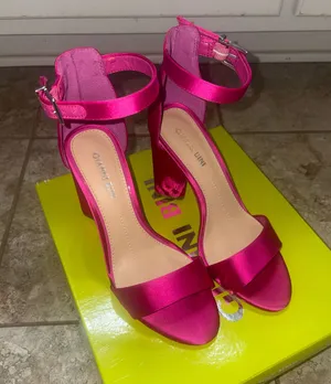 Gianni Bini Fiery Pink Heels Size 7 Never Worn!! thumbnail 1