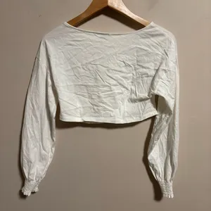 Aritzia Wilfred Crop Scrunch Cuff Long Sleeve White Top- Size XS thumbnail 2