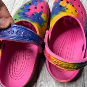 Crocs Classic Tie Dye Graphic Clog Electric Pink Multicolor Shoes Size 6 thumbnail 7