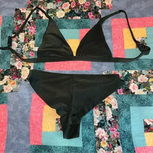 Aerie Woman’s M Green Two Piece Ribbed Triangle Summer Bikini Set Medium thumbnail 1