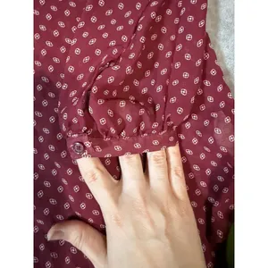 Gap‎ Size Small Maroon Red Blouse Long Sleeve Button Front V-Neck Flowy Print thumbnail 5