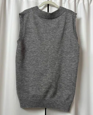 SheIn New  Solid Gray Oversized V-Neck Layering Sweater Vest Size Medium thumbnail 5