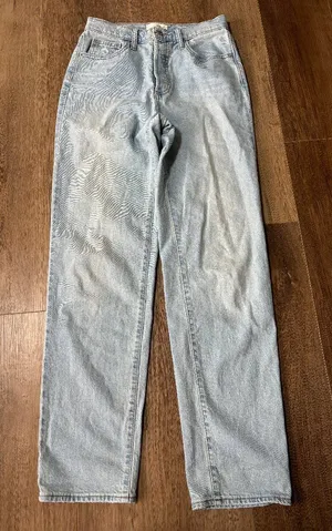 Universal Threads 90s High Rise Straight Jean - Size 4 thumbnail 1