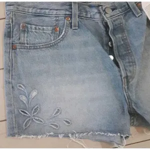 Levi's 501 Denim Shorts Distressed Blue Frayed Hems Button Fly Womens 32 Floral thumbnail 4