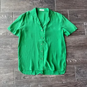 Aritzia Babaton Academy Silk Shortsleeved Blouse thumbnail 2