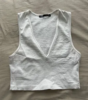 Zara White Ribbed V-Neck Crop Top thumbnail 1