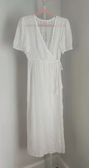 Francesca's Sheer Boho White Lace Wrap Kimono Beach Cover Up Tassels Size M NWT thumbnail 1