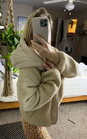 Lightweight Cropped Fleece Jacket thumbnail 4