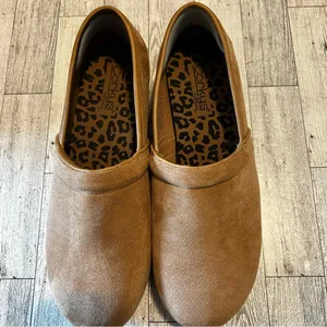 Corkys Footwear Women's All Day Faux Velvet Clogs Camel Cork Platform Size 10M thumbnail 10