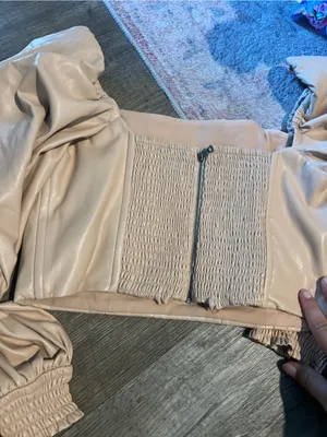 Alice + Olivia Faux Leather Puff-Sleeve Crop Top in Beige thumbnail 7