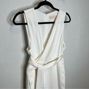 Keepsake the label | Large‎ Woman’s Elegant White Jumpsuit thumbnail 4