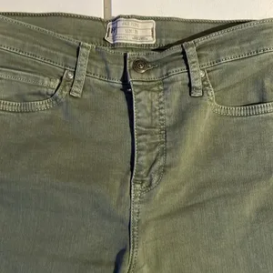 Free people busted knee women’s size 29 jeans Distressed thumbnail 3
