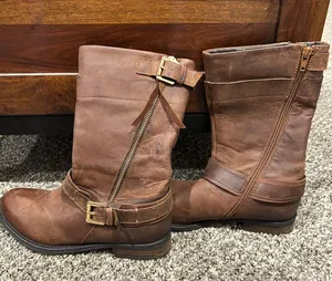 Brown Boots thumbnail 2