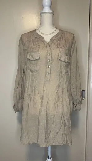 Carolyn Taylor Women's Beige Button-Front Tunic Top thumbnail 1