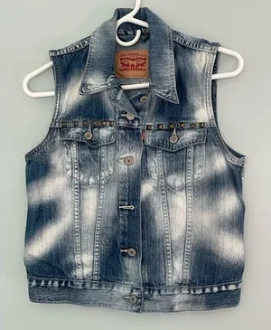 Levi’s Young Crop Trucker Denim Vest Sz M thumbnail 1