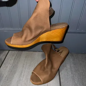 Tan and brown leather wedges Size 8.5 thumbnail 2