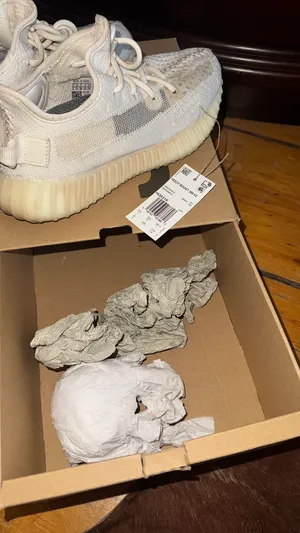 YEEZY BOOST 350 V2 BONE thumbnail 6