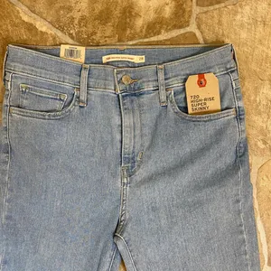 Levis 720 High Rise Super Skinny Jeans Light Wash Womens Size 6 M thumbnail 4