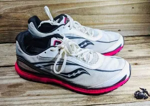 Saucony Kinvara 2 Womens Shoes Sneakers Size 7 White/Pink 10121-1 Athletic thumbnail 1