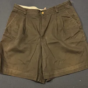 Liz Claiborne Women's Black Bermuda Shorts / DG96 thumbnail 1